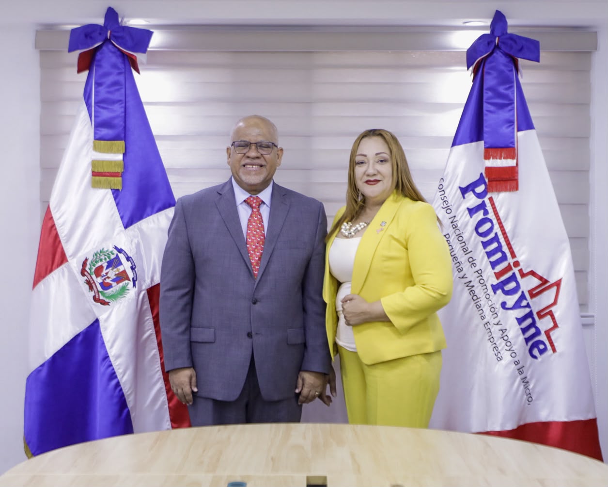 Fabricio Gómez recibe recibe a legisladora de Puerto Plata 